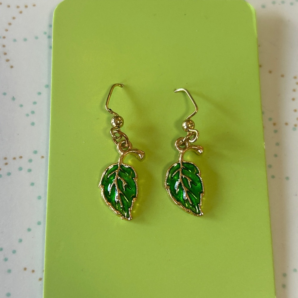 Leaf earrings 🌱